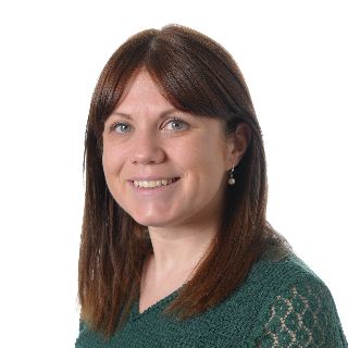 <p>Miss E. Walker</p>