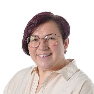 <p>Mrs L. Hilton-Le</p>